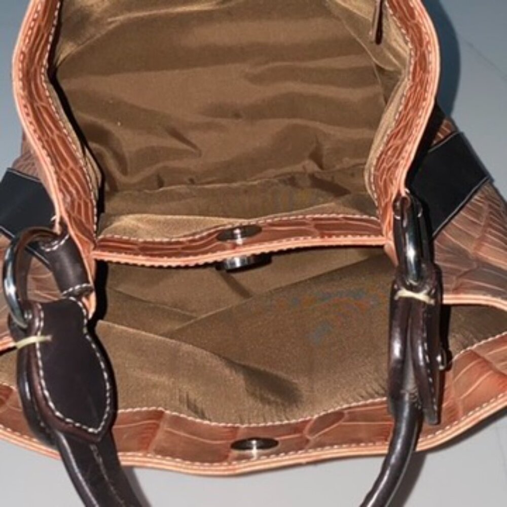 Puntotres Bucket Bag Croc Embossed Leather Pale Sand Brown Accents EUC - Picture 7 of 12
